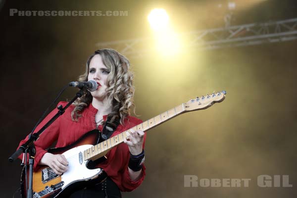 ANNA CALVI - 2011-07-02 - BELFORT - Presqu'ile du Malsaucy - 